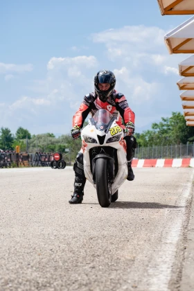 Обява за продажба на Honda Cbr Pc40 ~9 000 лв. - изображение 1