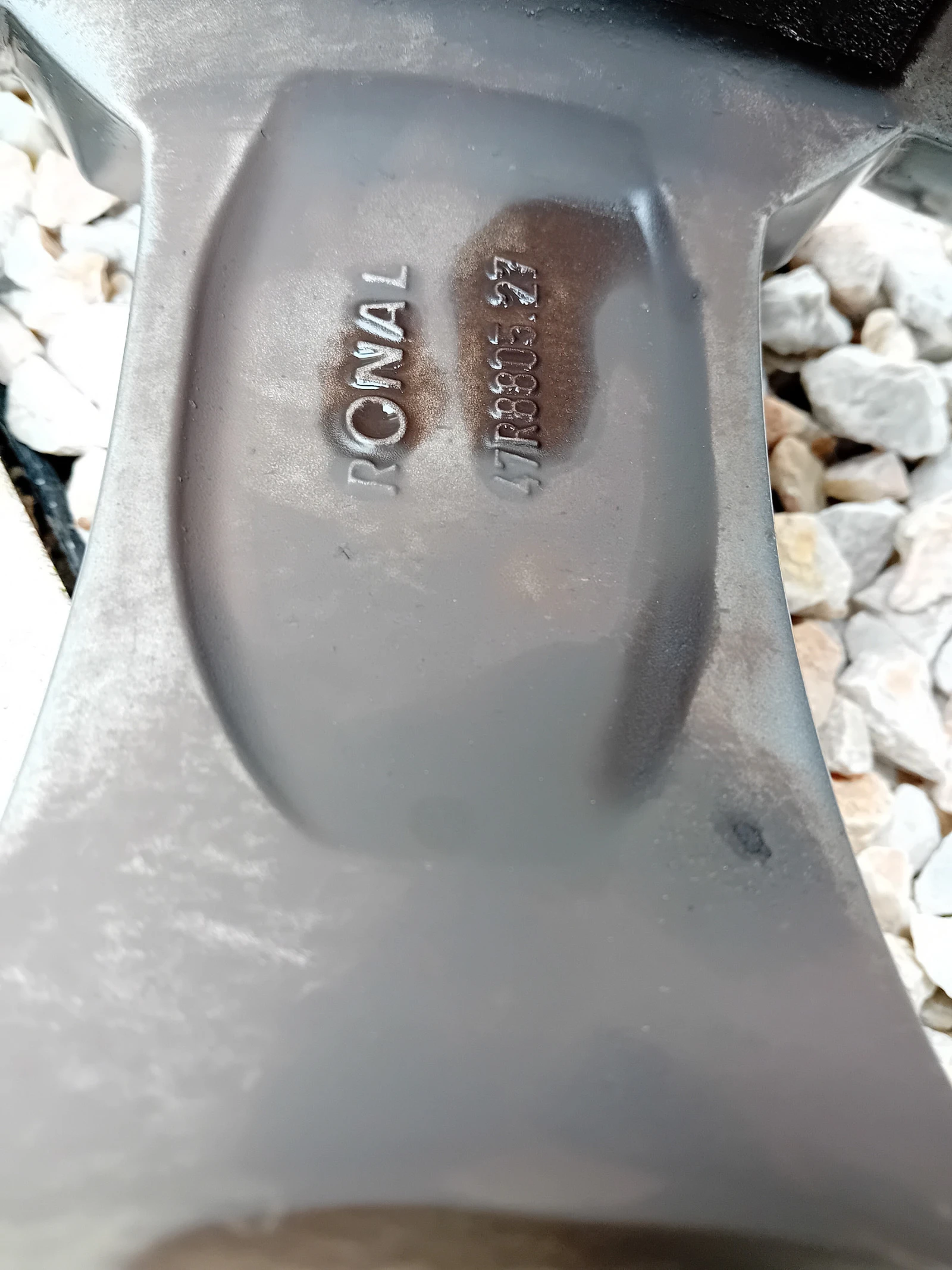    245/45R18   | Mobile.bg   10