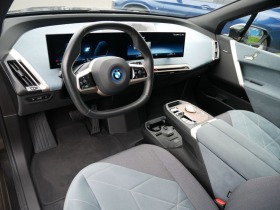 BMW iX xDrive 50/ SPORTPACK/ H&K/ LIFT/ CAMERA/ 22/, снимка 11 - Автомобили и джипове - 45220100