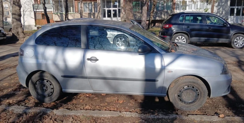 Seat Ibiza, снимка 4 - Автомобили и джипове - 48859363