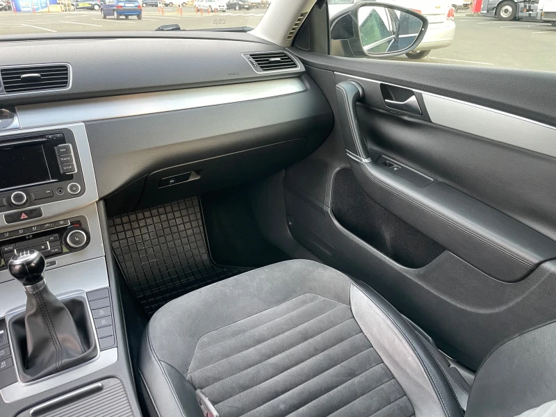 VW Passat Highline* 2.0TDI* 140к.с.* НАВИ* КОЖА, снимка 12 - Автомобили и джипове - 51447226