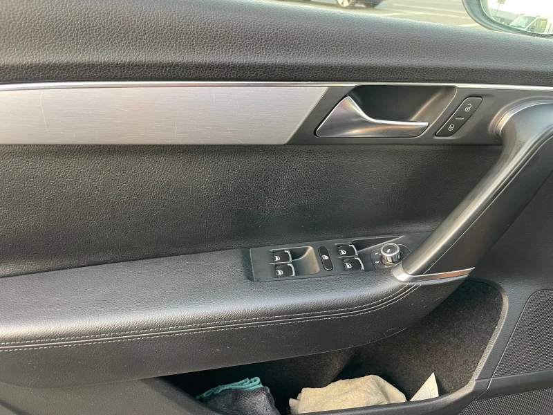 VW Passat Highline* 2.0TDI* 140к.с.* НАВИ* КОЖА, снимка 9 - Автомобили и джипове - 51447226