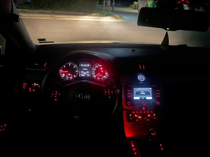 VW Passat Highline* 2.0TDI* 140к.с.* НАВИ* КОЖА, снимка 15 - Автомобили и джипове - 51447226