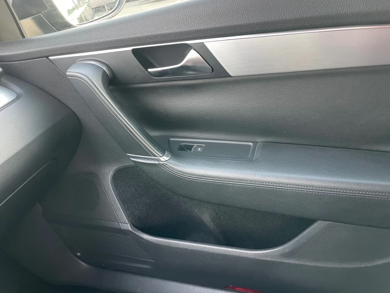 VW Passat Highline* 2.0TDI* 140к.с.* НАВИ* КОЖА, снимка 11 - Автомобили и джипове - 51447226