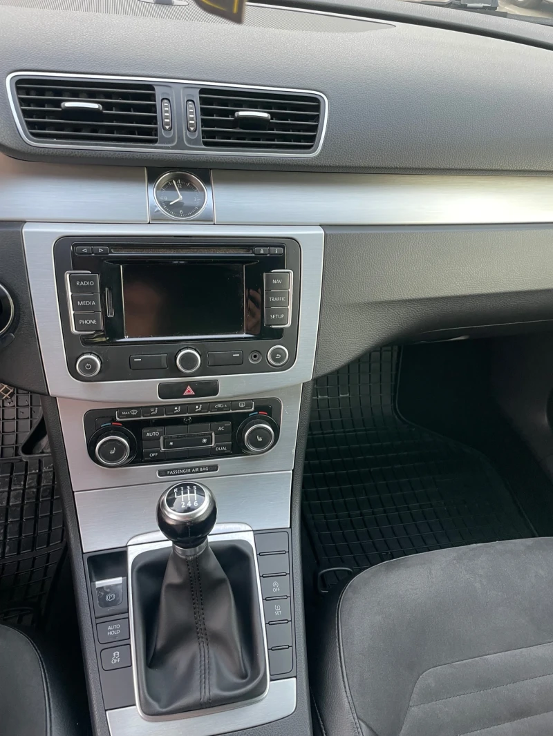 VW Passat Highline* 2.0TDI* 140к.с.* НАВИ* КОЖА, снимка 6 - Автомобили и джипове - 51447226