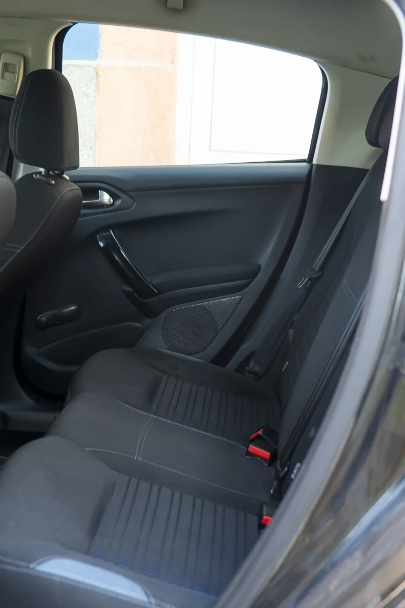 Peugeot 208, снимка 8 - Автомобили и джипове - 52767492
