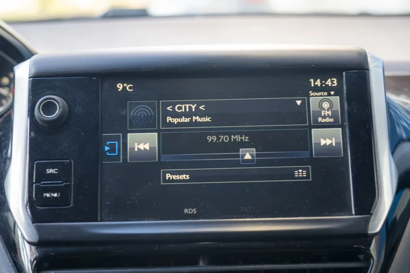 Peugeot 208, снимка 10 - Автомобили и джипове - 52767492