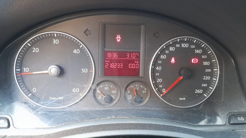 VW Golf 1.9 TDI 105k.c., снимка 5 - Автомобили и джипове - 53037916