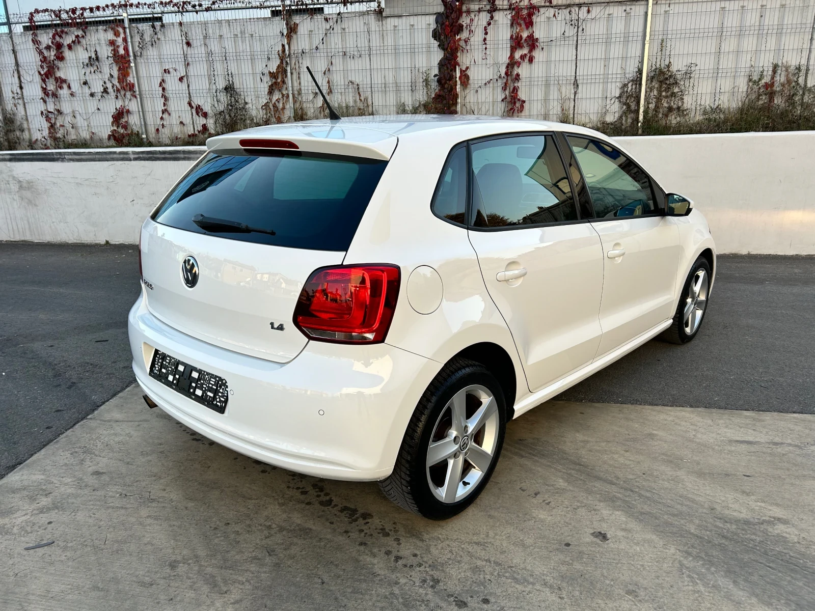 VW Polo 1.4i Higline 86к.с. - изображение 4