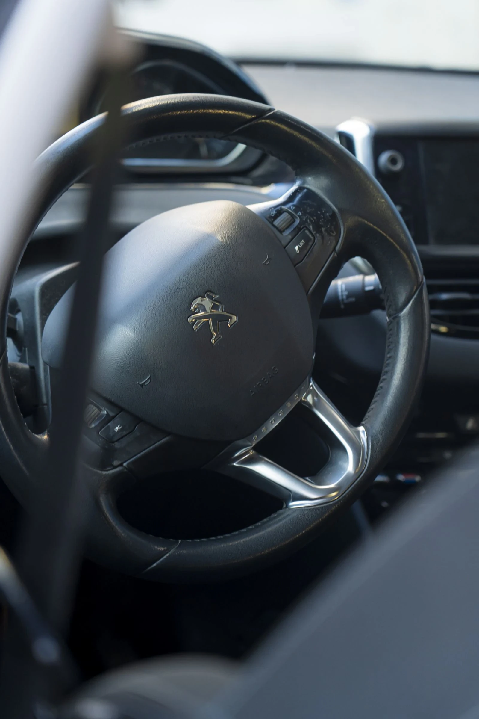 Peugeot 208  - изображение 6