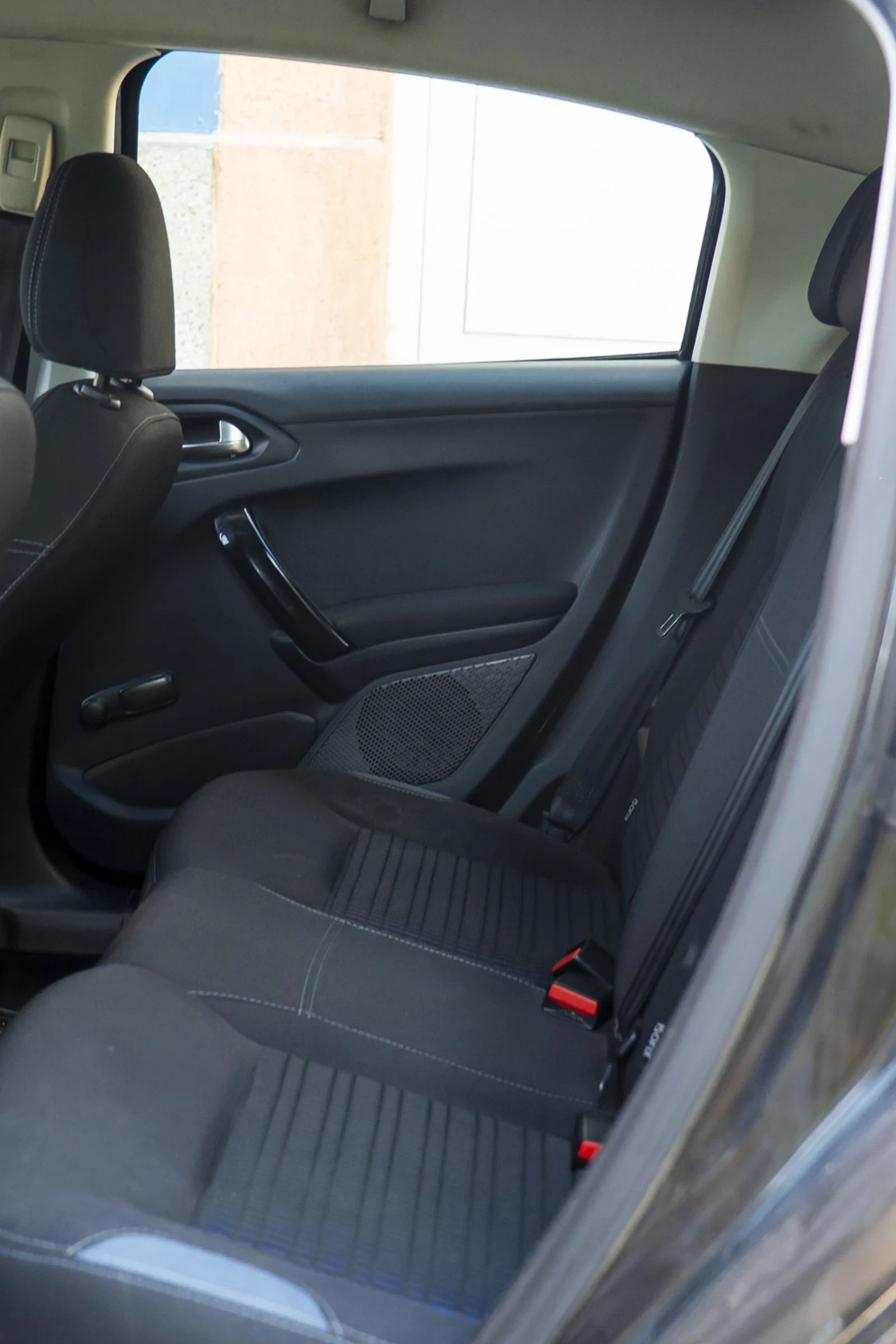 Peugeot 208  - изображение 8