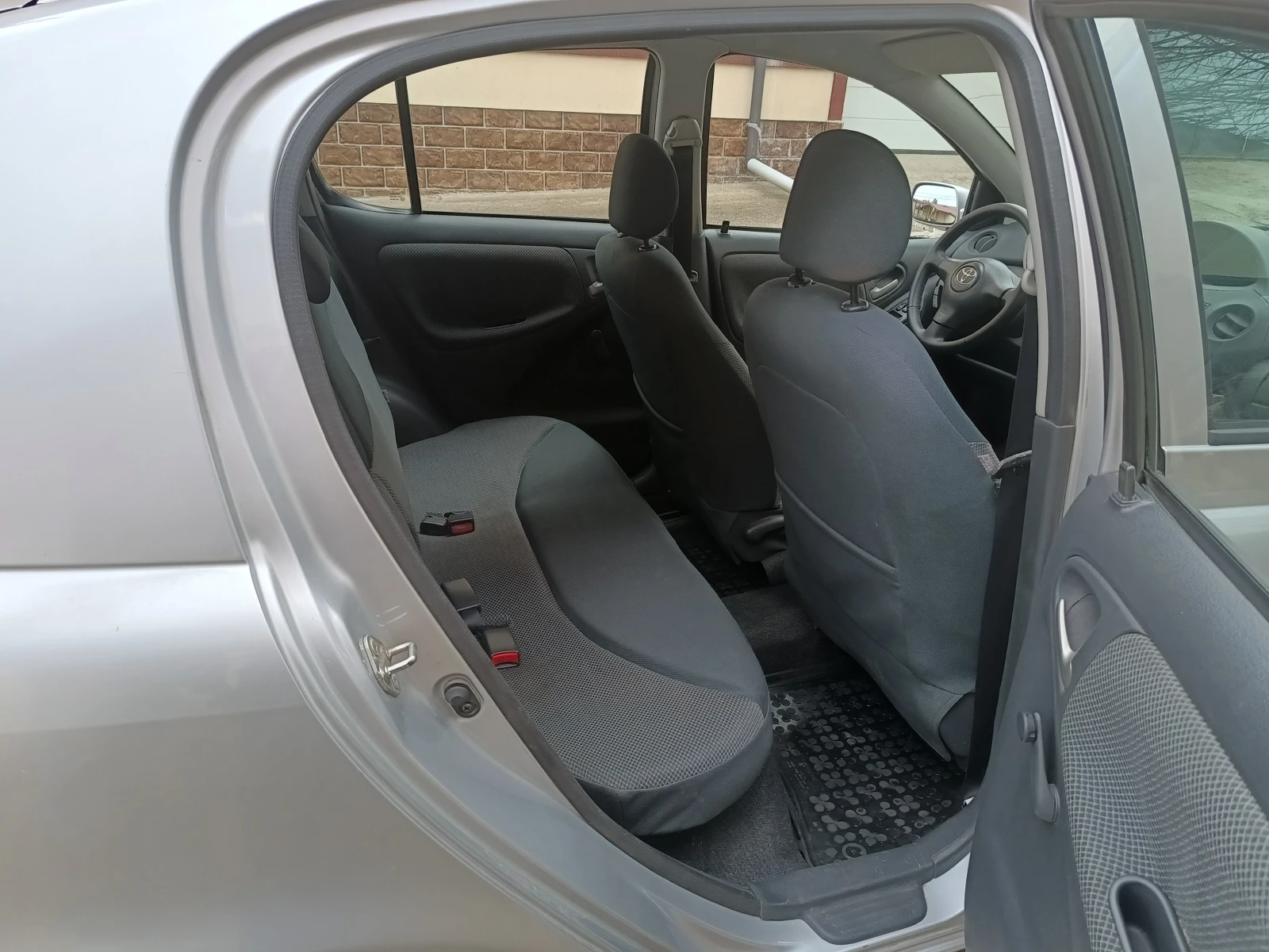 Toyota Yaris 1.3 vvti, снимка 8 - Автомобили и джипове - 53742895