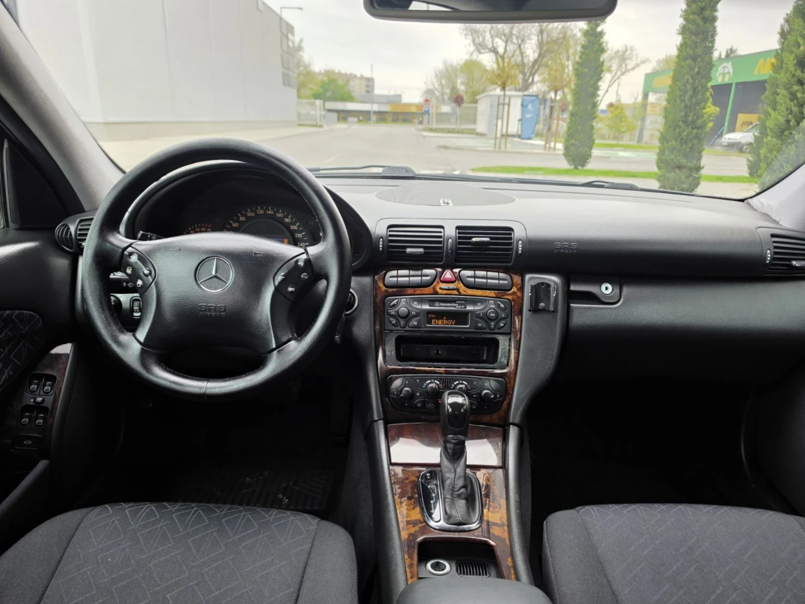 Mercedes-Benz C 200 Газ, Автоматик, снимка 10 - Автомобили и джипове - 54229287