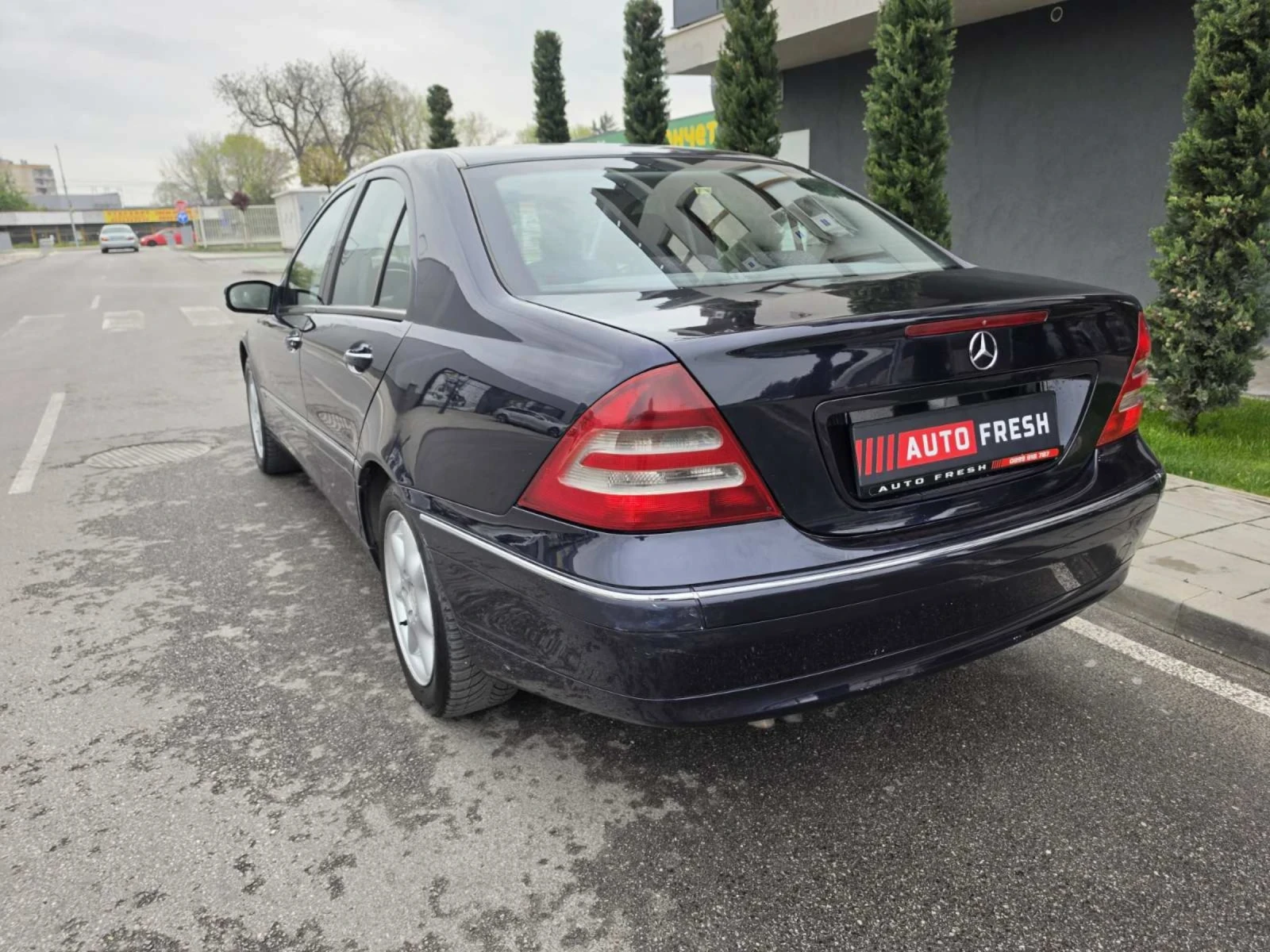 Mercedes-Benz C 200 Газ, Автоматик, снимка 4 - Автомобили и джипове - 54229287