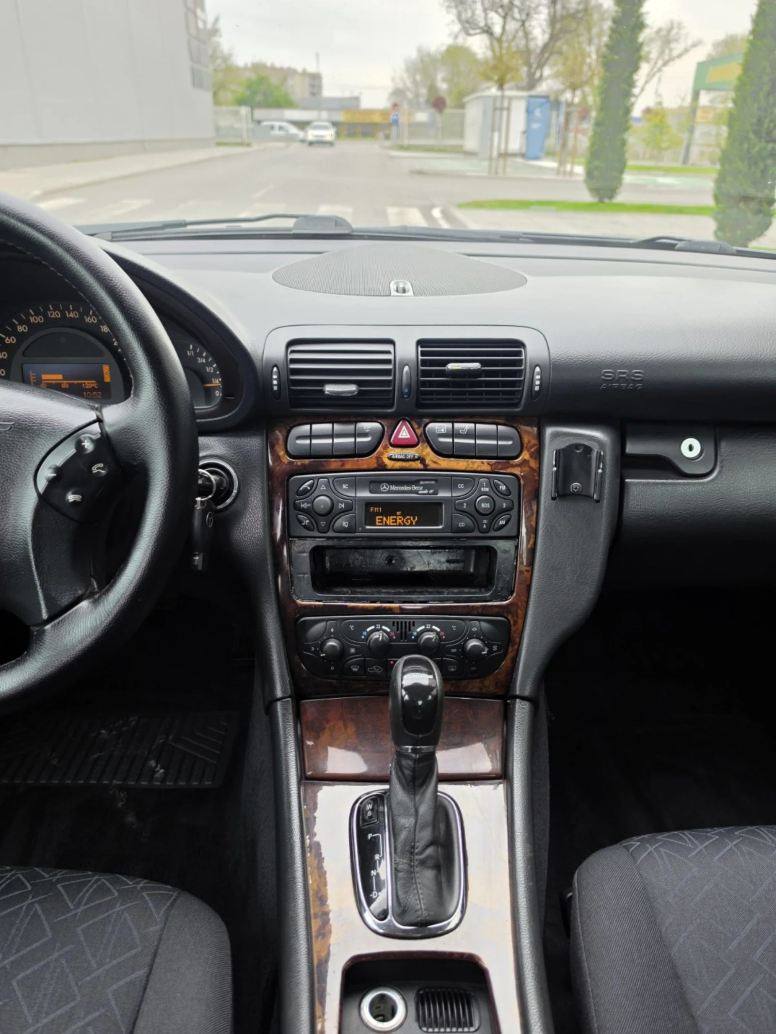 Mercedes-Benz C 200 Газ, Автоматик, снимка 8 - Автомобили и джипове - 54229287