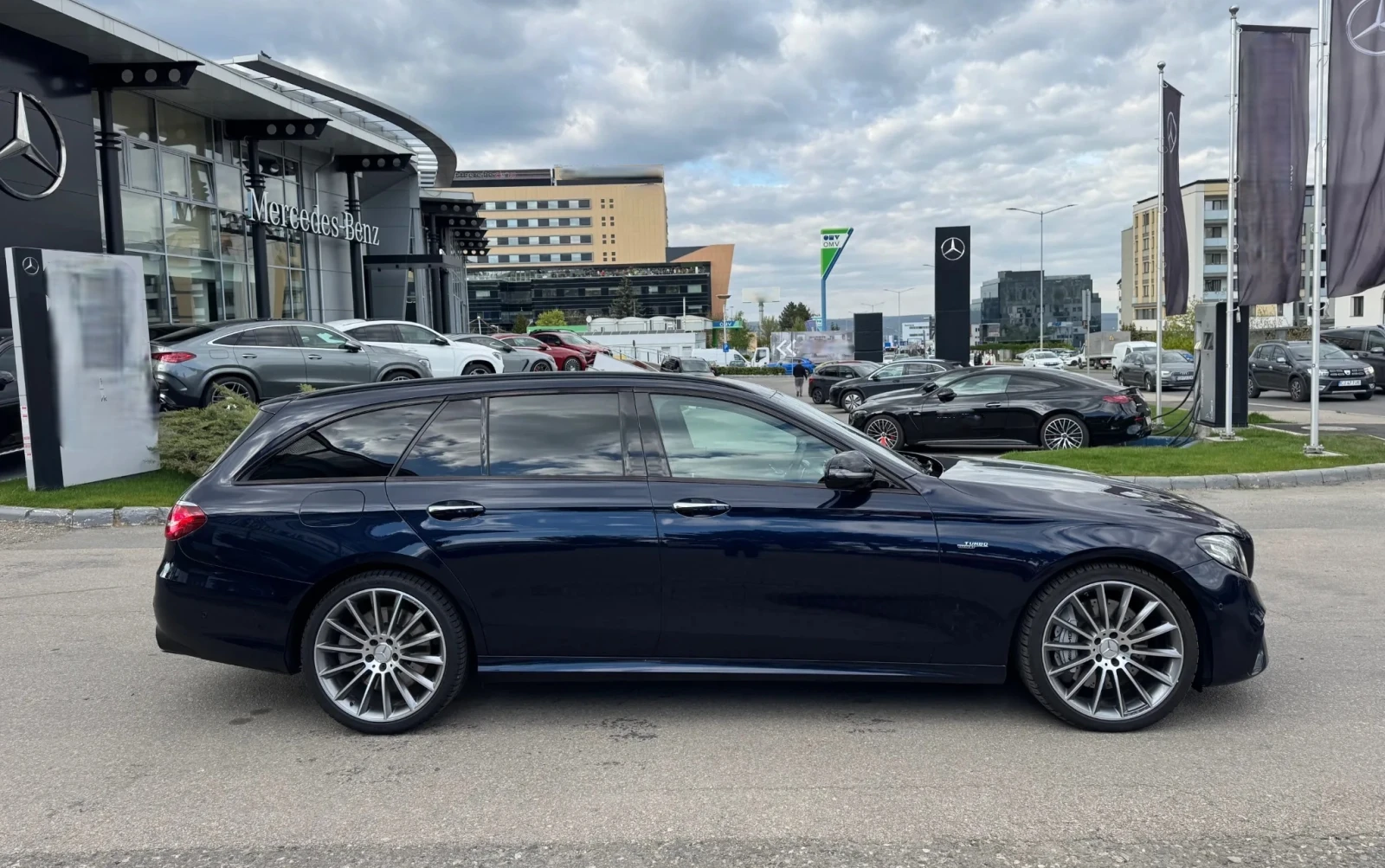 Mercedes-Benz E 53 AMG 4Matic+ , снимка 3 - Автомобили и джипове - 54337524