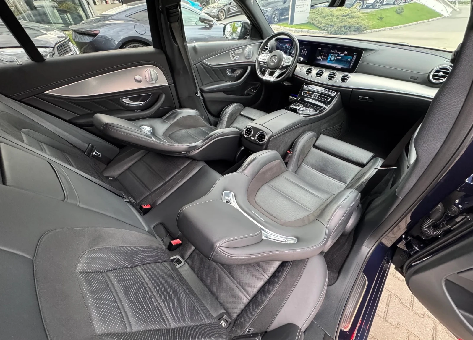 Mercedes-Benz E 53 AMG 4Matic+ , снимка 9 - Автомобили и джипове - 54337524