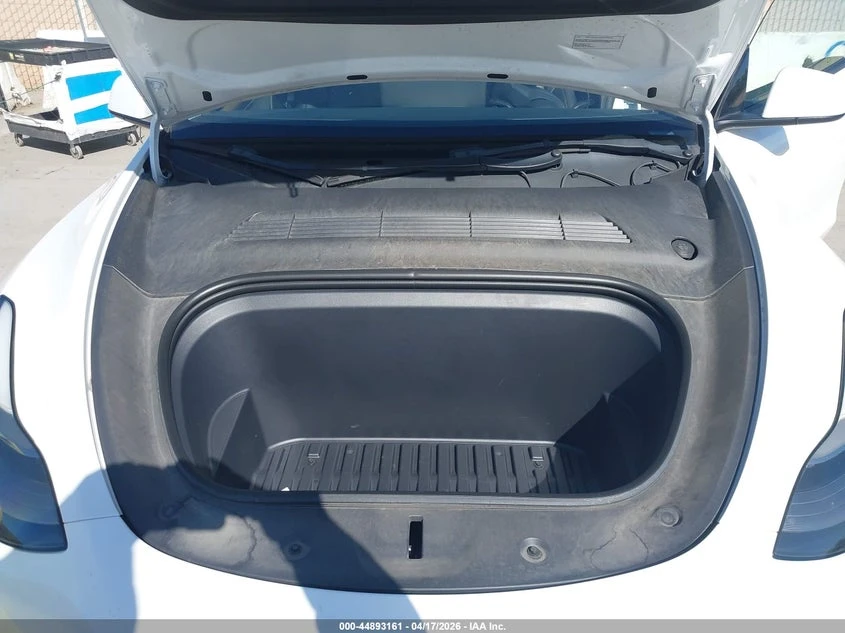 Tesla Model Y Performance Dual Motor All-Wheel Drive, снимка 10 - Автомобили и джипове - 54419078
