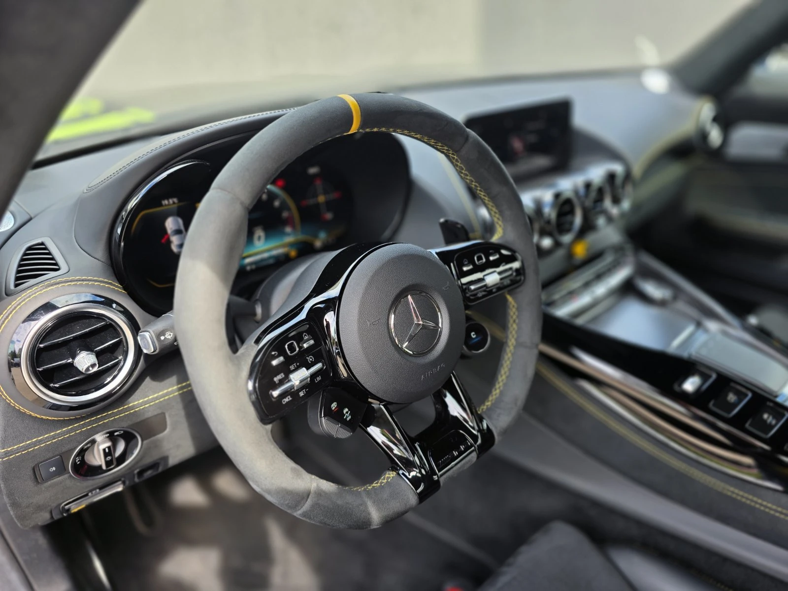 Mercedes-Benz AMG GT R PRO, снимка 11 - Автомобили и джипове - 54522306