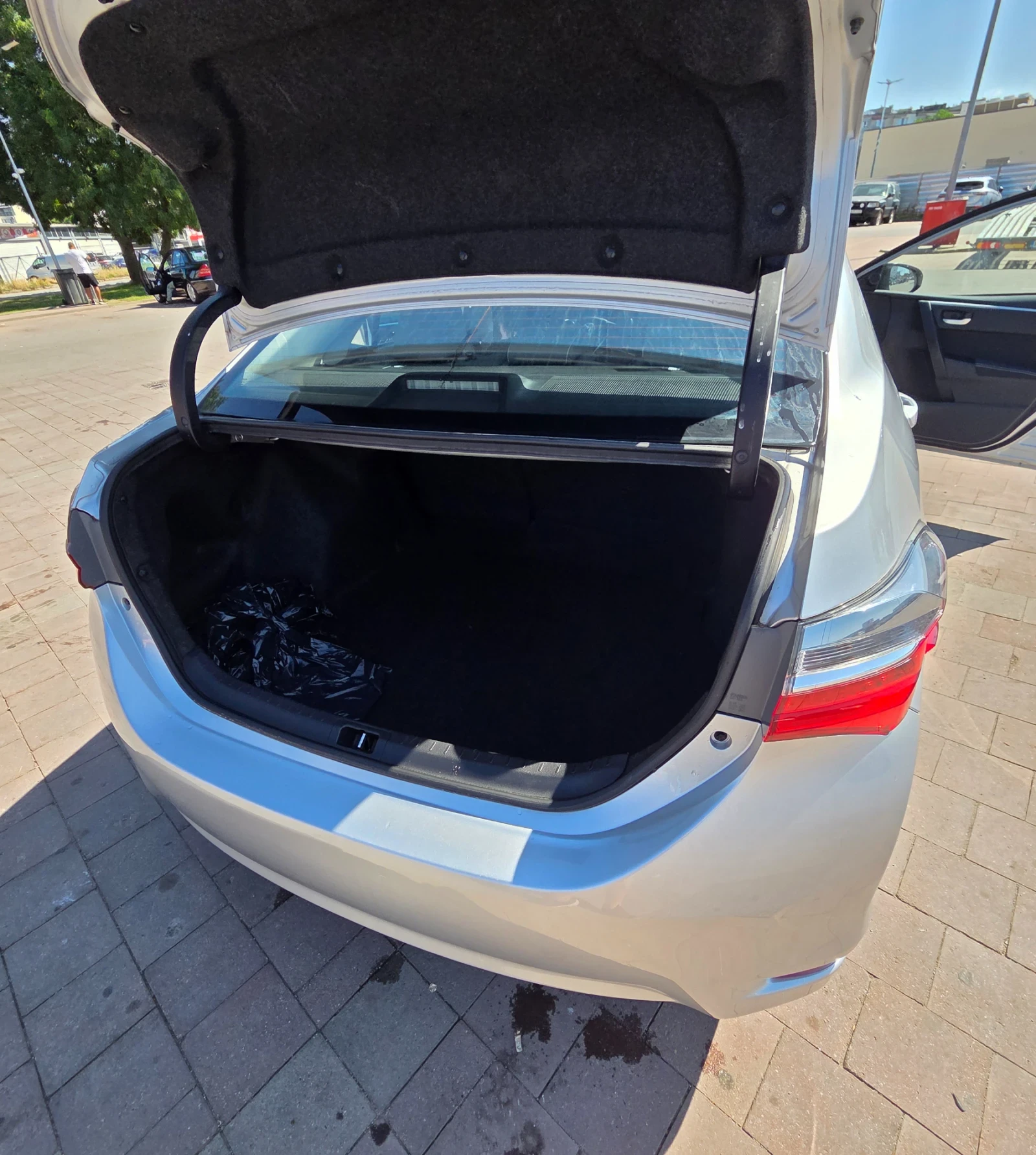 Toyota Corolla Toyota Corolla Sedan 1.6 CVT, снимка 13 - Автомобили и джипове - 55087476