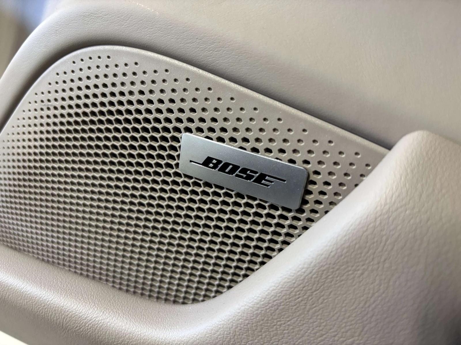 Porsche Taycan Turbo| CLUSTERNAV| 3DCAM| BOSE| MATRIXLED| CREAMLE, снимка 12 - Автомобили и джипове - 55492354