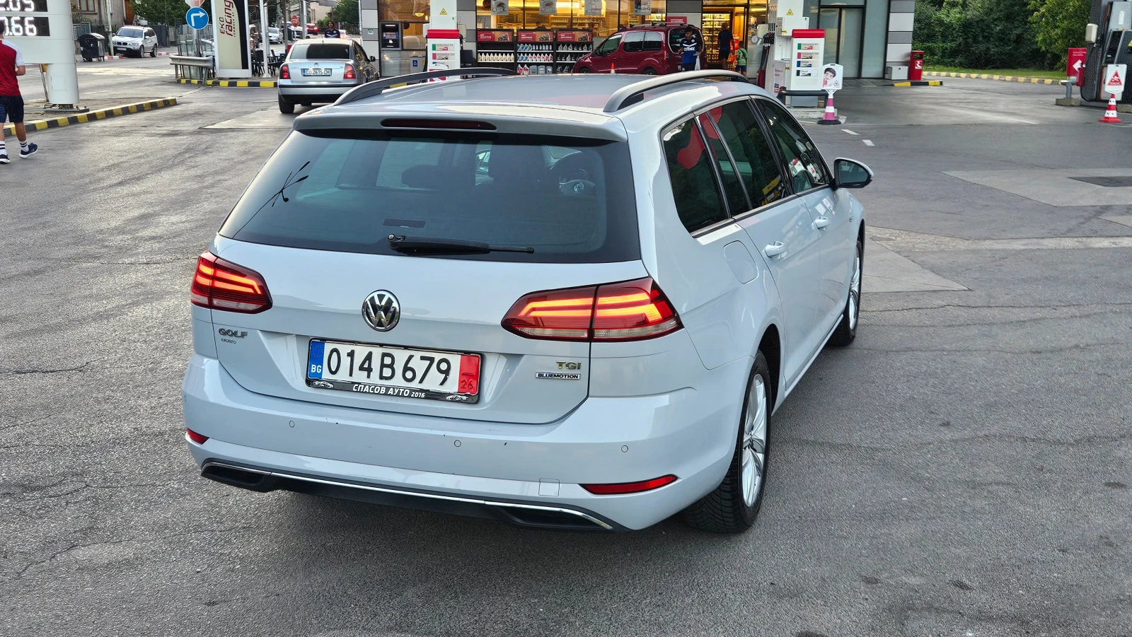 VW Golf 1.4 TGI/FACELIFT/NAVIG/6skorost, снимка 5 - Автомобили и джипове - 55683934