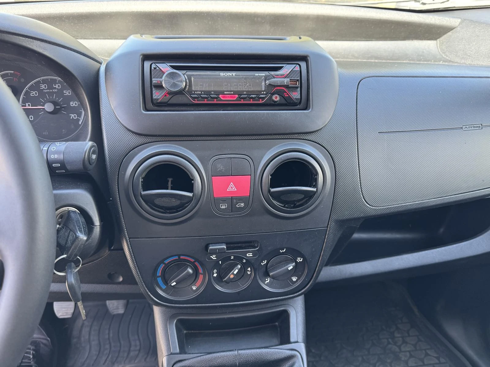 Peugeot Bipper 1.3 Multijet , снимка 13 - Автомобили и джипове - 55726969