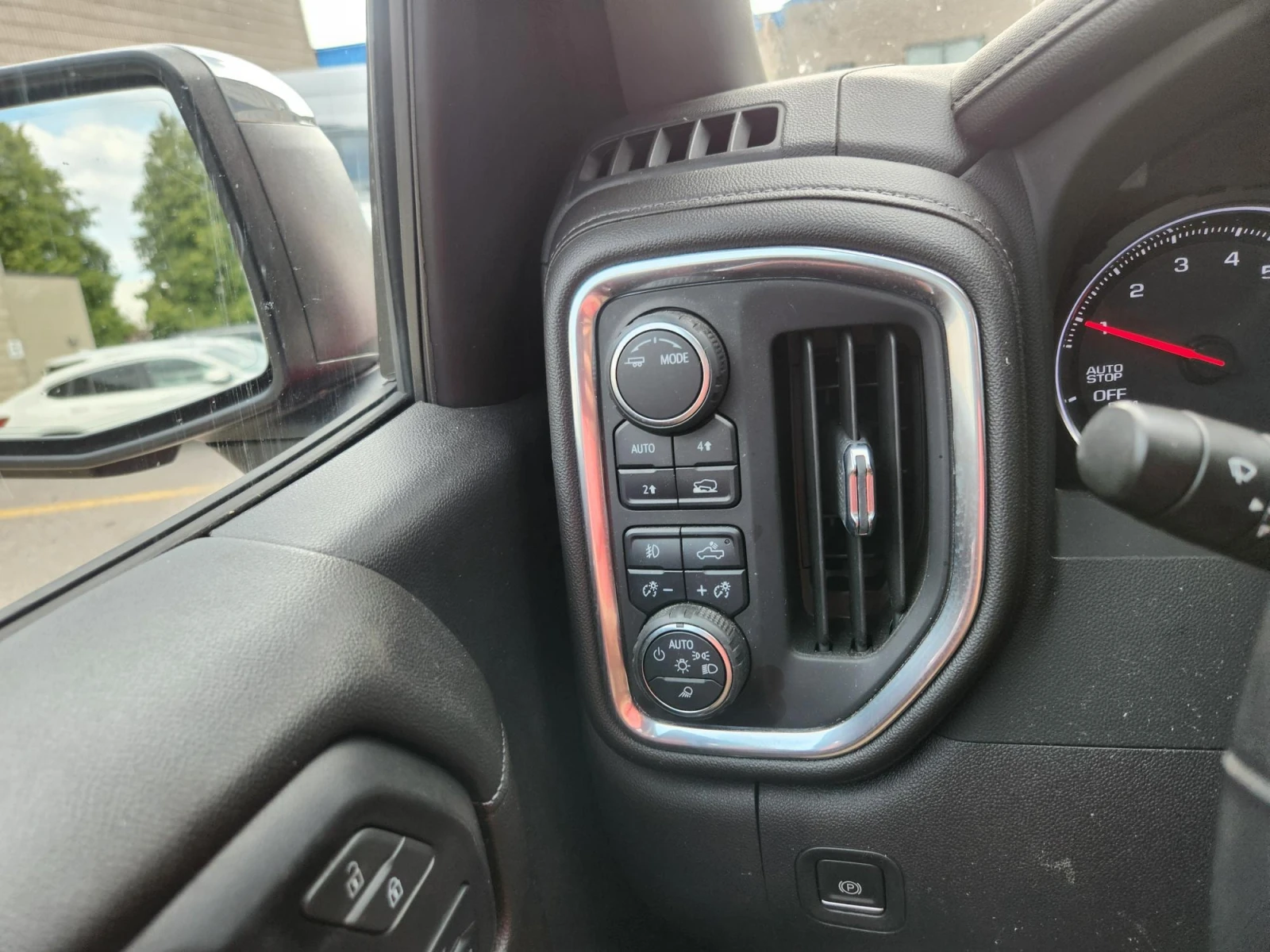 Chevrolet Silverado * LTZ * CARFAX * ЦЕНА ДО БГ, снимка 15 - Автомобили и джипове - 55879272