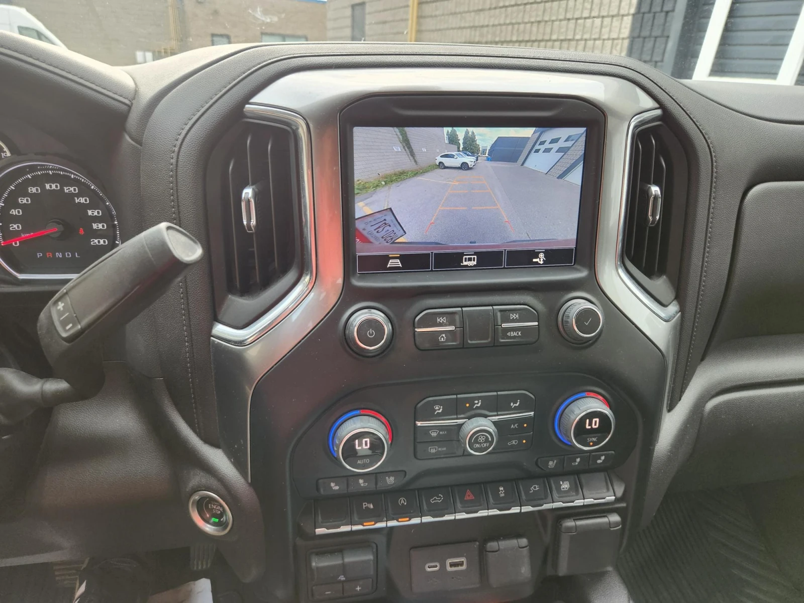Chevrolet Silverado * LTZ * CARFAX * ЦЕНА ДО БГ, снимка 13 - Автомобили и джипове - 55879272
