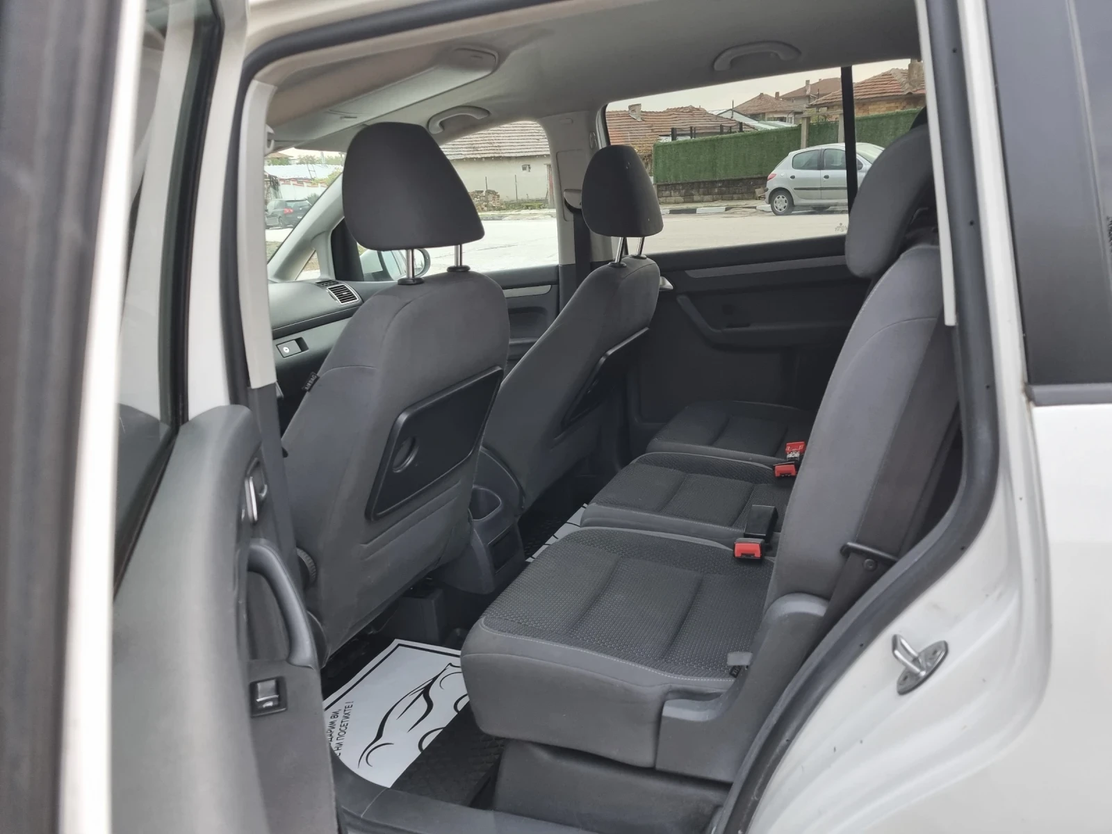 VW Touran 2.0 TDI, снимка 11 - Автомобили и джипове - 56748249