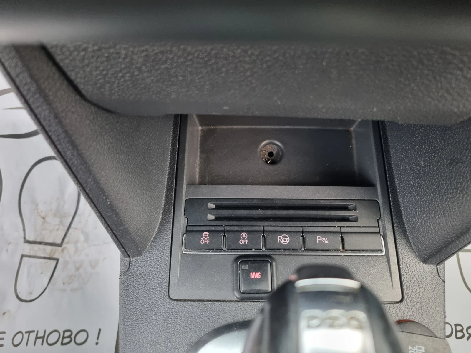 VW Touran 2.0 TDI, снимка 13 - Автомобили и джипове - 56748249