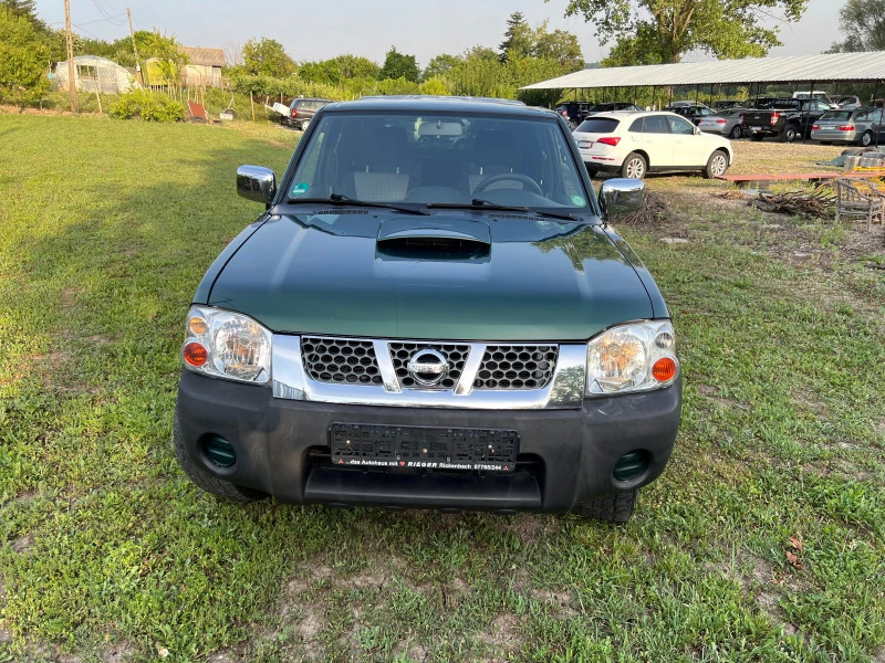 Nissan Navara 2.5TD, снимка 2 - Автомобили и джипове - 46295653