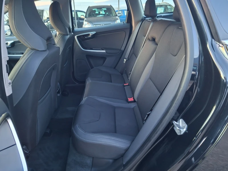 Volvo XC60 2, 0 d4 Momentum Geatronic, снимка 12 - Автомобили и джипове - 52860108