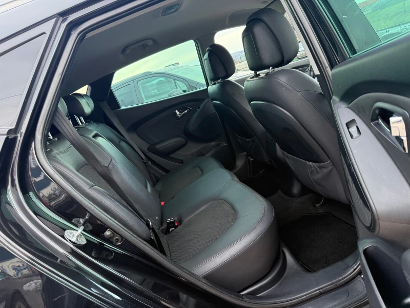 Hyundai IX35 2.0CRDi, 184кс, 2WD, снимка 13 - Автомобили и джипове - 53384362