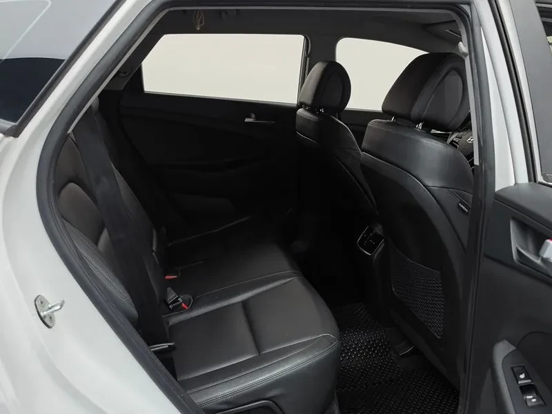 Hyundai Tucson 2.0 2WD MODERN, снимка 11 - Автомобили и джипове - 55717513