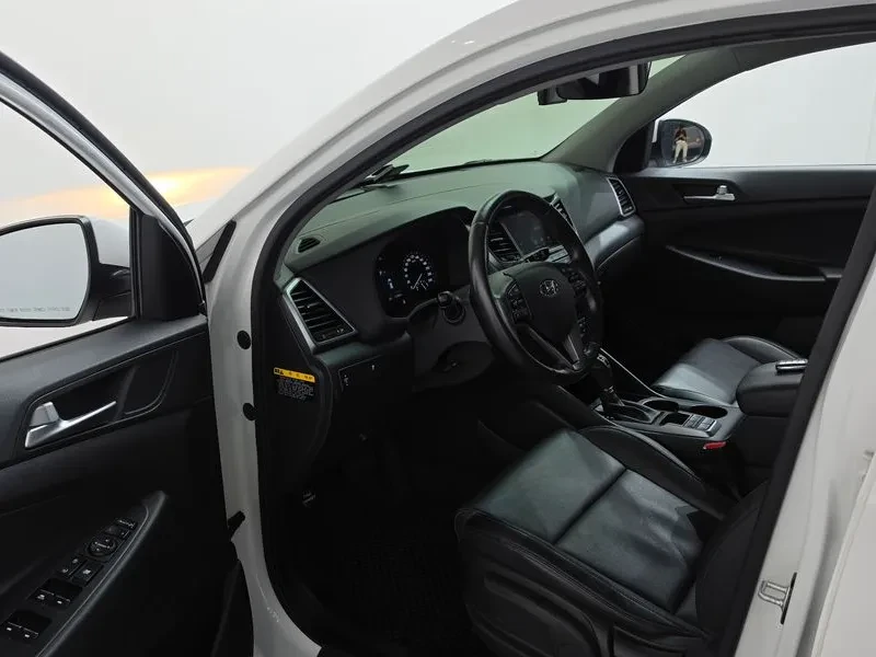 Hyundai Tucson 2.0 2WD MODERN, снимка 10 - Автомобили и джипове - 55717513