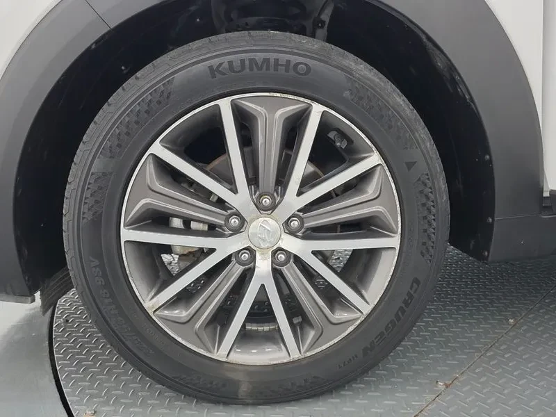 Hyundai Tucson 2.0 2WD MODERN, снимка 5 - Автомобили и джипове - 55717513