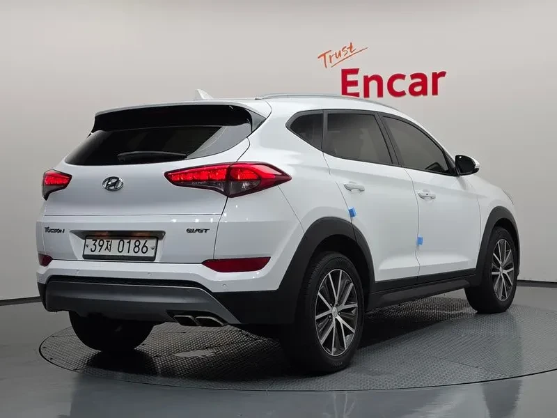Hyundai Tucson 2.0 2WD MODERN, снимка 2 - Автомобили и джипове - 55717513