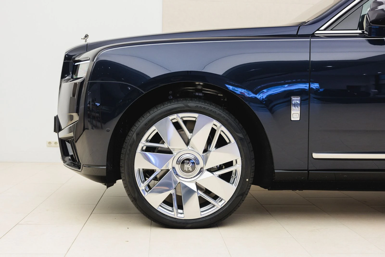 Rolls-Royce Cullinan FACELIFT - изображение 7