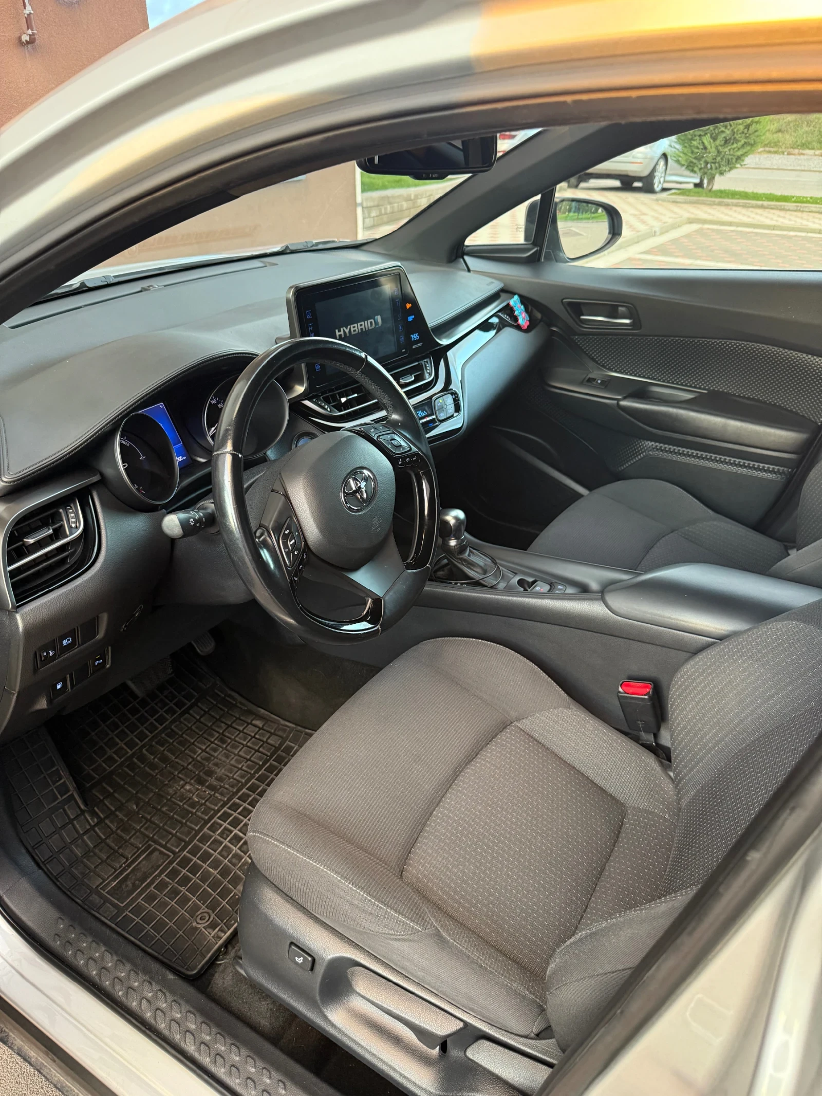 Toyota C-HR 1.8 Hybrid  | Mobile.bg   14