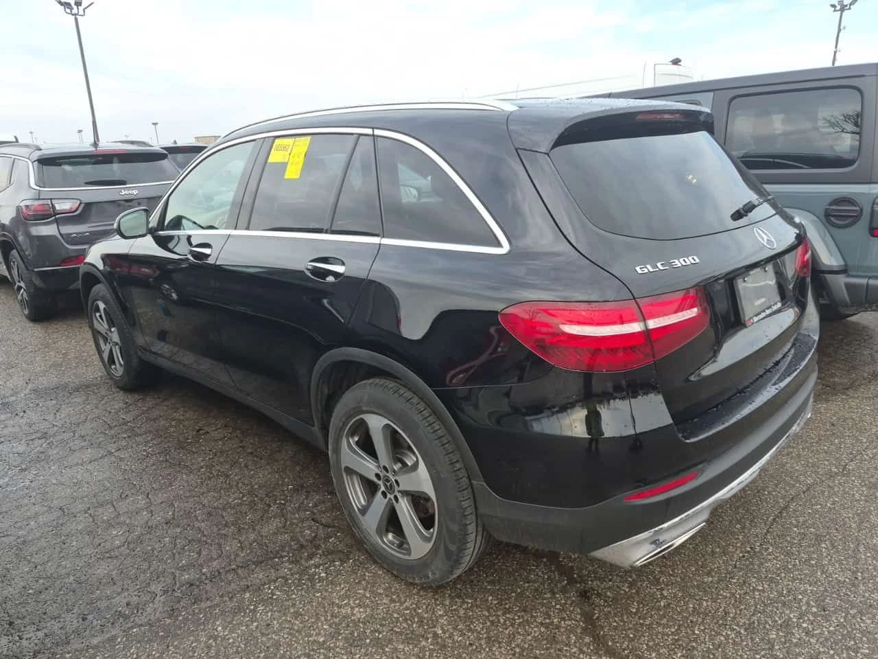 Mercedes-Benz GLC 300 PANORAMA| 2 КЛЮЧА| LANE ASSIST| CARFAX, снимка 4 - Автомобили и джипове - 54228171