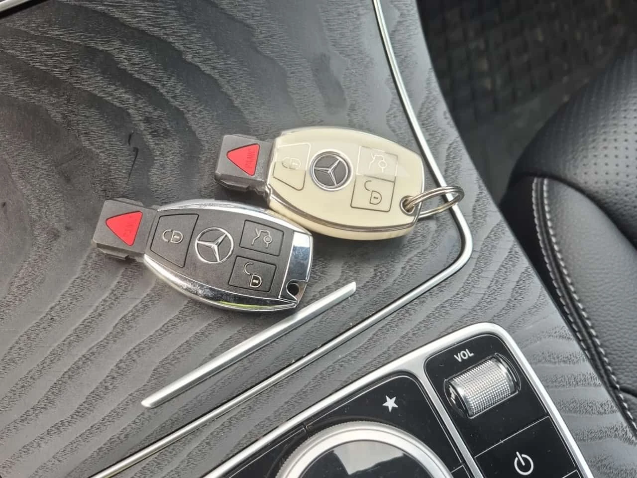 Mercedes-Benz GLC 300 PANORAMA| 2 КЛЮЧА| LANE ASSIST| CARFAX, снимка 17 - Автомобили и джипове - 54228171