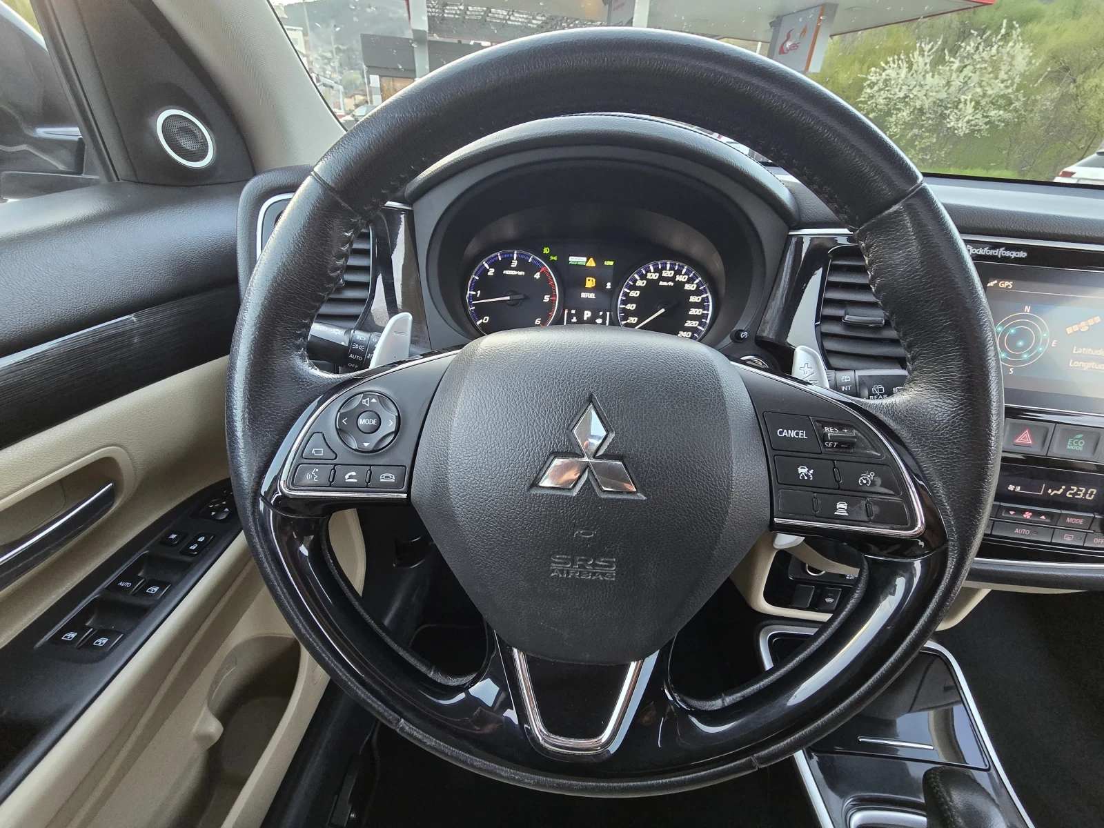 Mitsubishi Outlander Топ състояние лизинг 100% одобрение седем местен, снимка 17 - Автомобили и джипове - 54231294