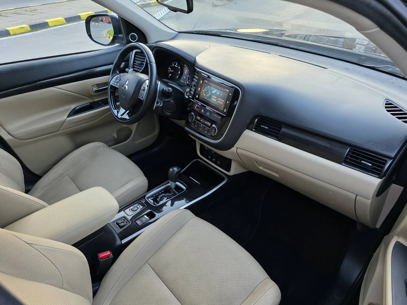 Mitsubishi Outlander Топ състояние лизинг 100% одобрение седем местен, снимка 11 - Автомобили и джипове - 54231294