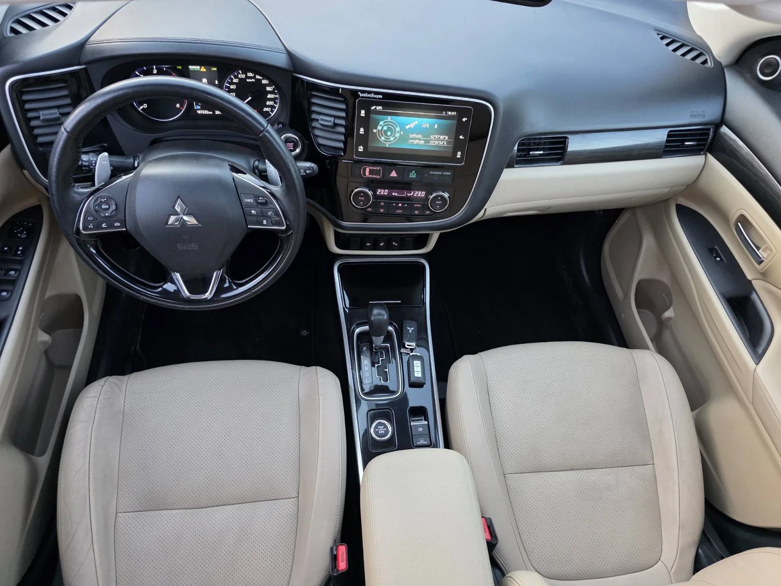 Mitsubishi Outlander Топ състояние лизинг 100% одобрение седем местен, снимка 12 - Автомобили и джипове - 54231294