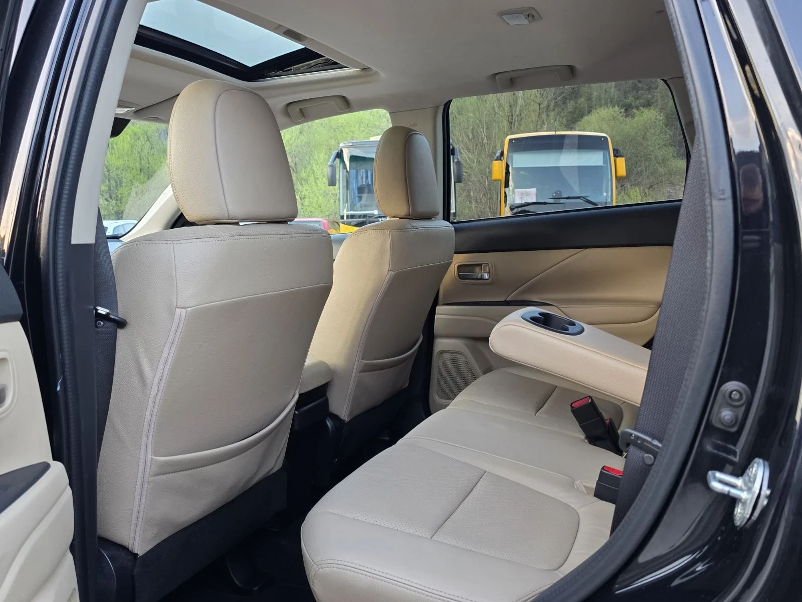 Mitsubishi Outlander Топ състояние лизинг 100% одобрение седем местен, снимка 13 - Автомобили и джипове - 54231294