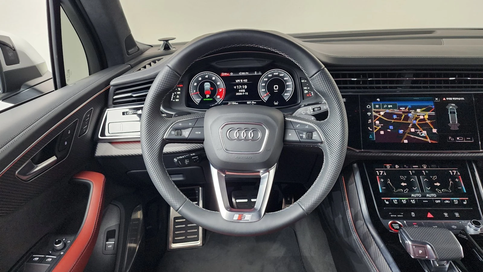 Audi SQ7 ЛЮК* МАСАЖ* HUD* 360* KEYLESS* КРАЙНА ЦЕНА, снимка 13 - Автомобили и джипове - 55336568