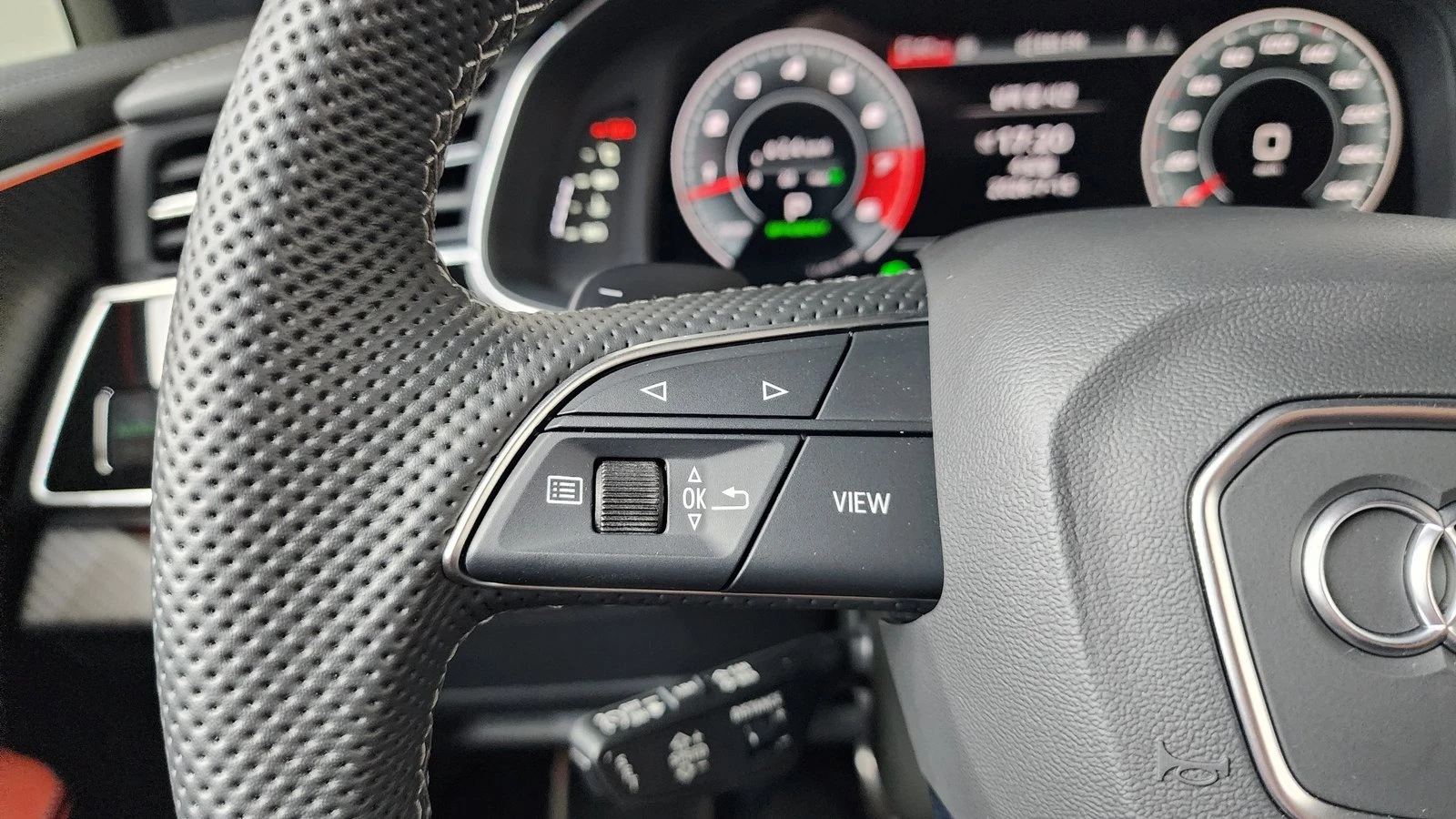 Audi SQ7 ЛЮК* МАСАЖ* HUD* 360* KEYLESS* КРАЙНА ЦЕНА, снимка 17 - Автомобили и джипове - 55336568
