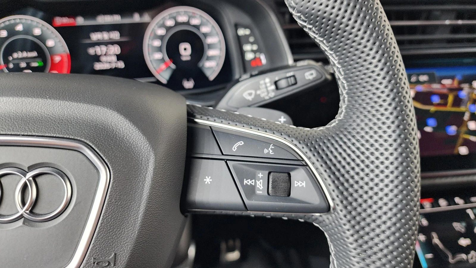 Audi SQ7 ЛЮК* МАСАЖ* HUD* 360* KEYLESS* КРАЙНА ЦЕНА, снимка 16 - Автомобили и джипове - 55336568