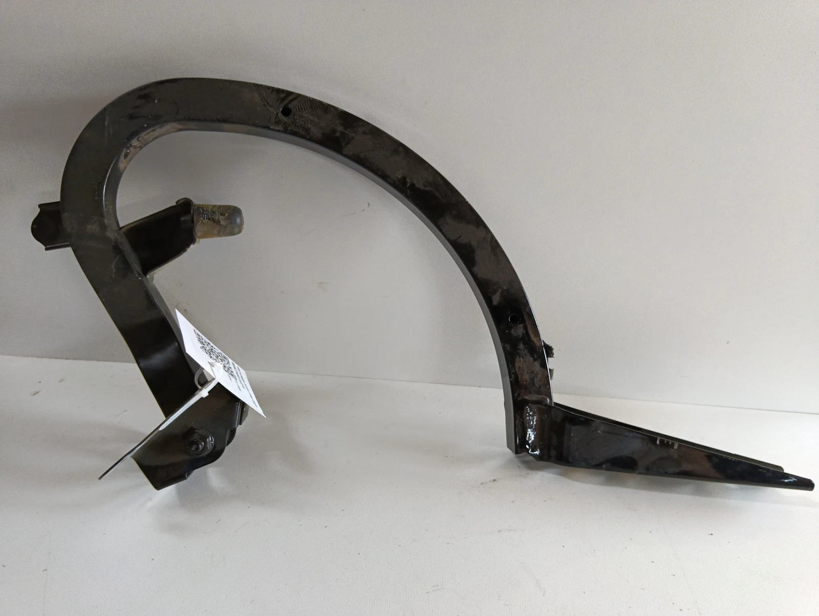 панти заден капак лява седан 8W5827305A Audi A4